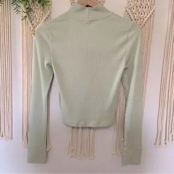 AMERICAN EAGLE Blizzard Mock Neck Rib Knit Cropped‎ Long Sleeve T-Shirt Green M - Picture 2 of 8